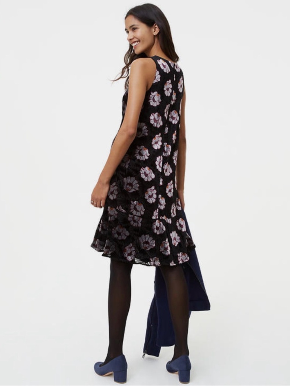 LOFT swingy shape in lush velvet, iced floral dress Sleeveless size SP